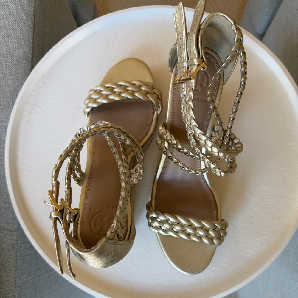 Tory Burch Braided Wedge Sandals, gold and beige, never worn, size 9 - Picture 4 of 9
